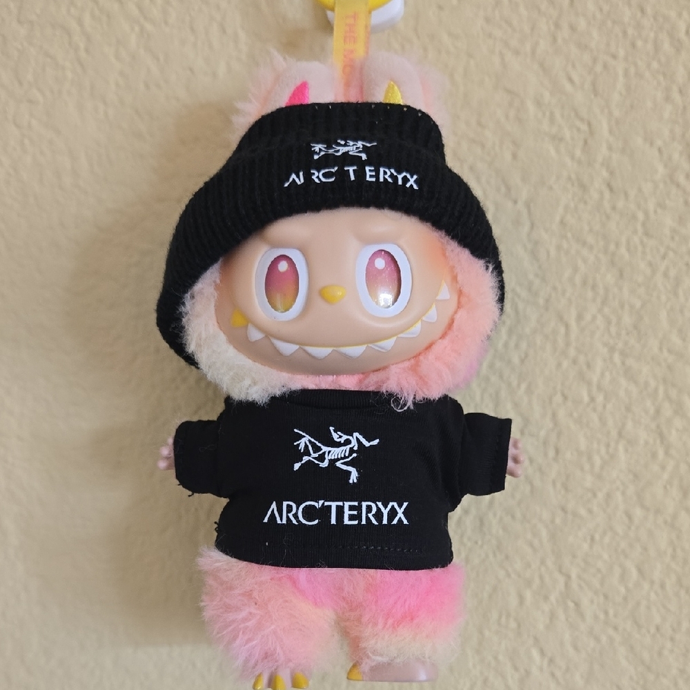 Labubu Clothes - Black Sweater With Beanie *Labubu Not Included*
